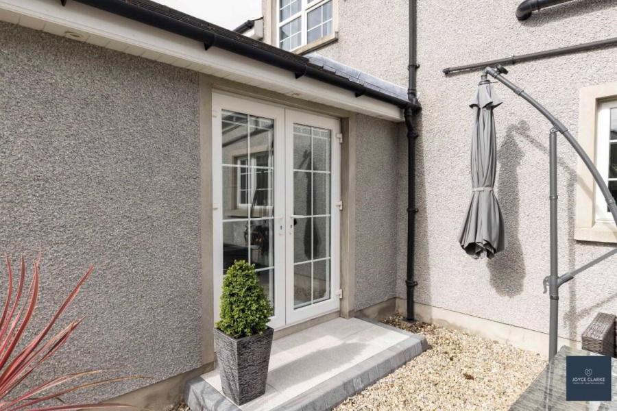 10 Laurelvale Grove