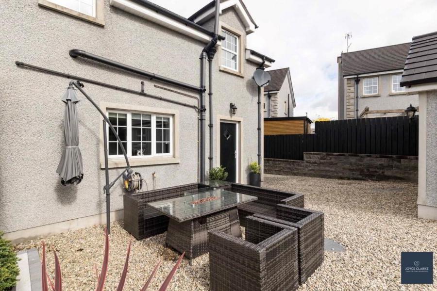 10 Laurelvale Grove