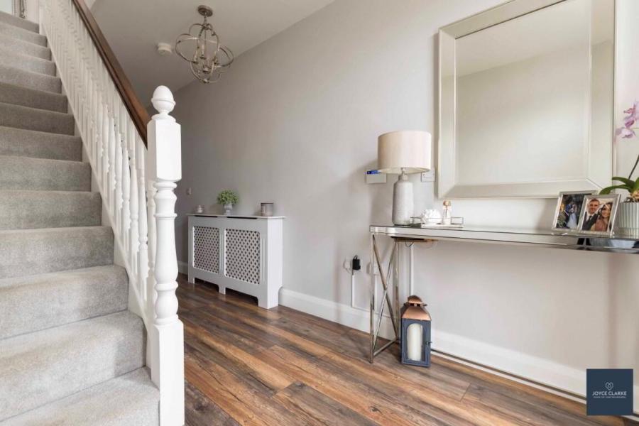 10 Laurelvale Grove
