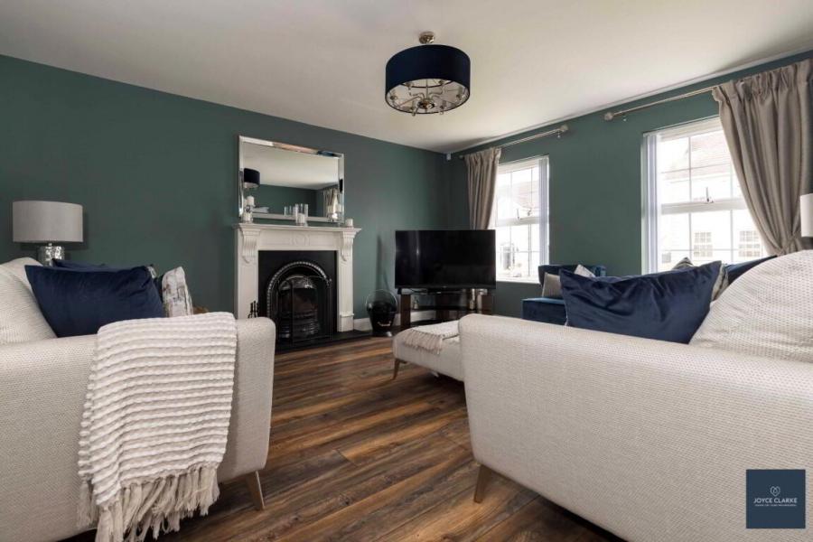 10 Laurelvale Grove