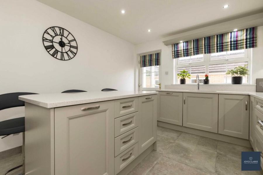 43 Huntingdale Lodge