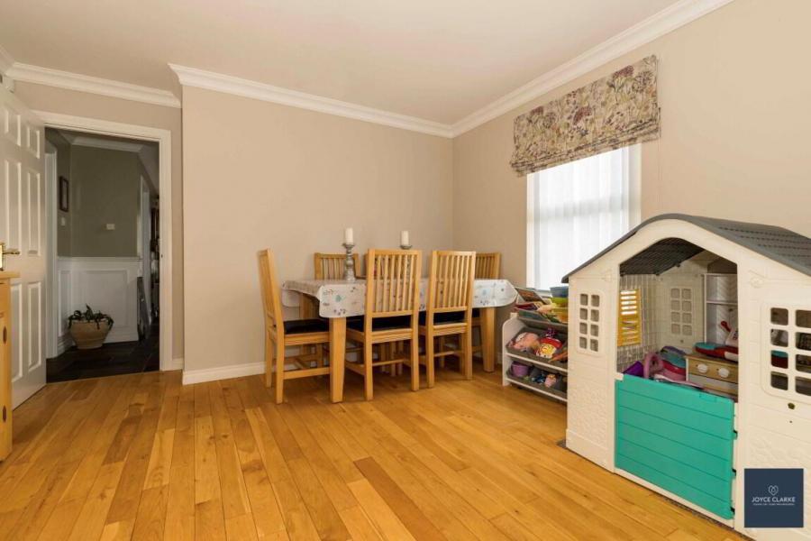 43 Huntingdale Lodge