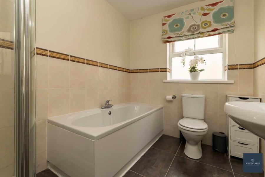 43 Huntingdale Lodge