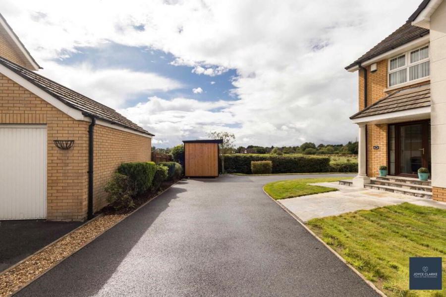 43 Huntingdale Lodge