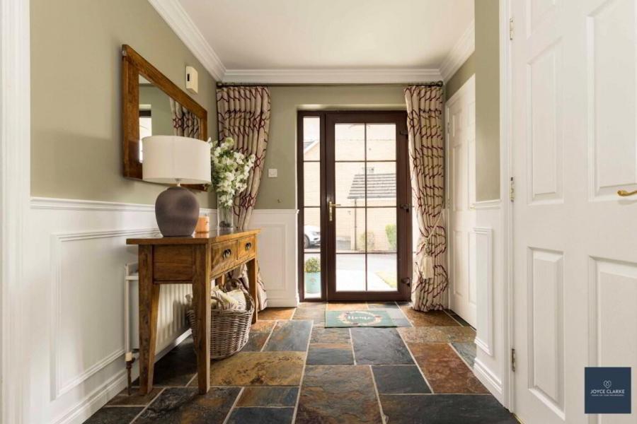 43 Huntingdale Lodge