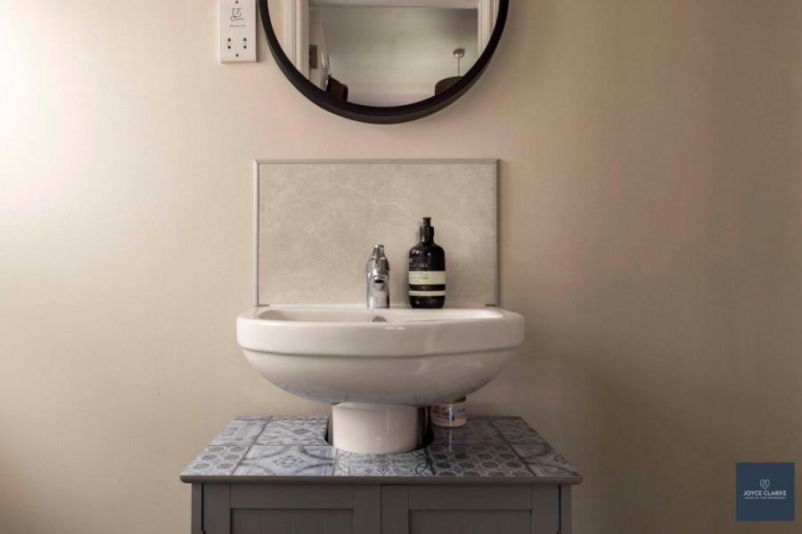 Apartment 3 14 Highgrove Meadows