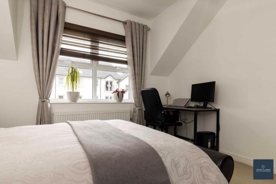 Apartment 3 14 Highgrove Meadows