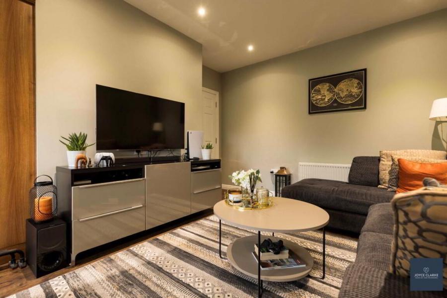 Apartment 3 14 Highgrove Meadows