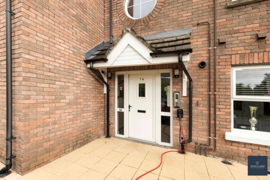 Apartment 3 14 Highgrove Meadows