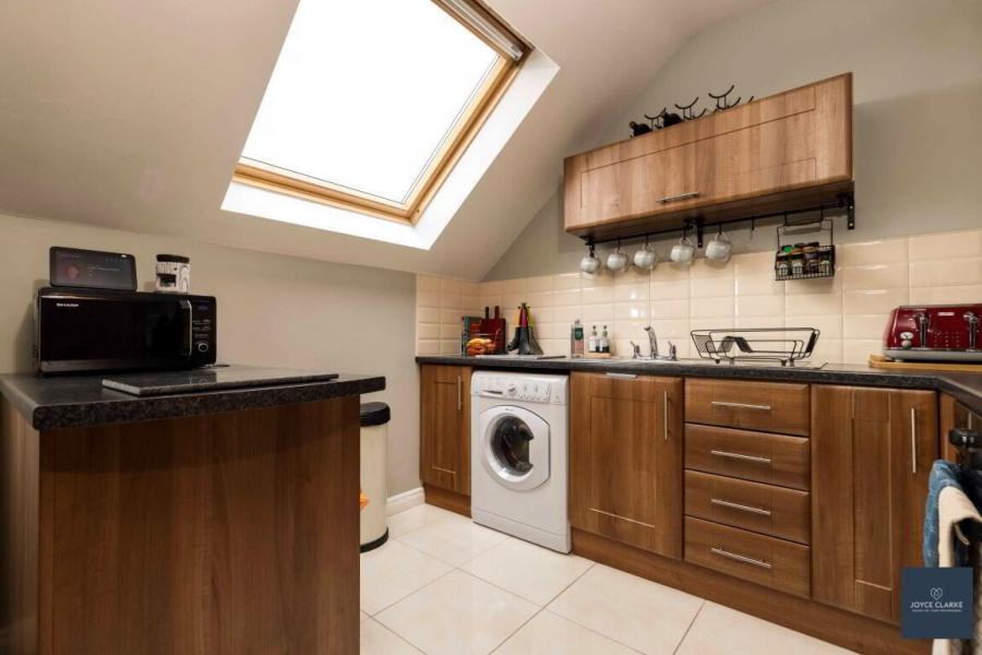 Apartment 3 14 Highgrove Meadows
