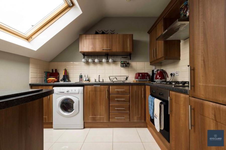 Apartment 3 14 Highgrove Meadows