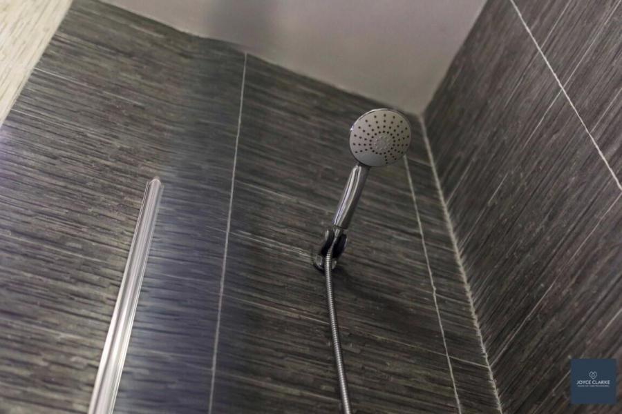 Apartment 3 14 Highgrove Meadows