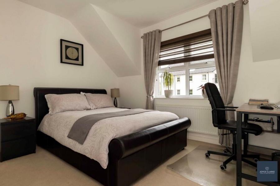 Apartment 3 14 Highgrove Meadows