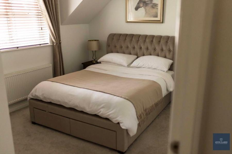 Apartment 3 14 Highgrove Meadows