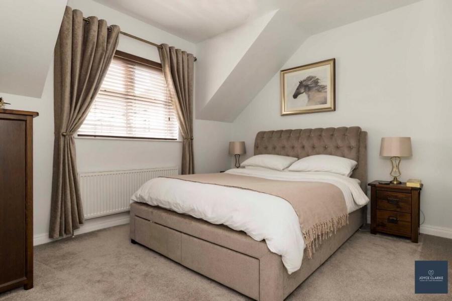 Apartment 3 14 Highgrove Meadows