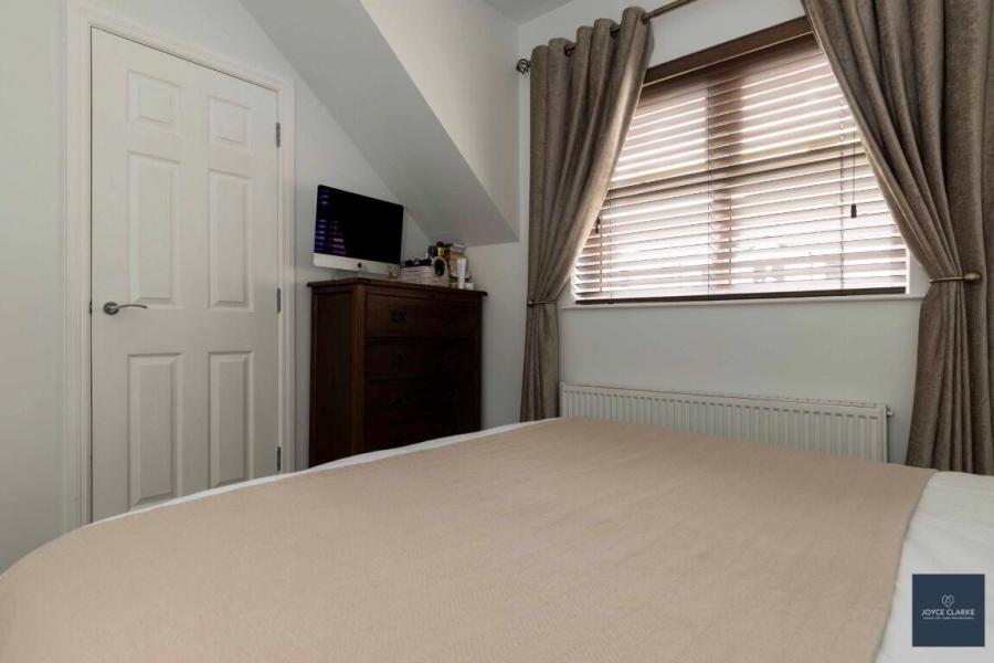 Apartment 3 14 Highgrove Meadows