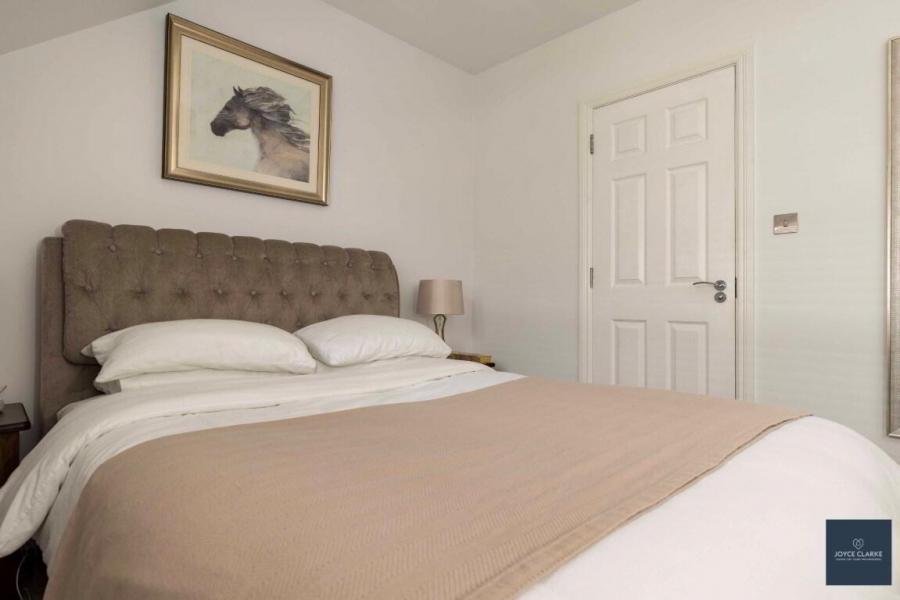Apartment 3 14 Highgrove Meadows