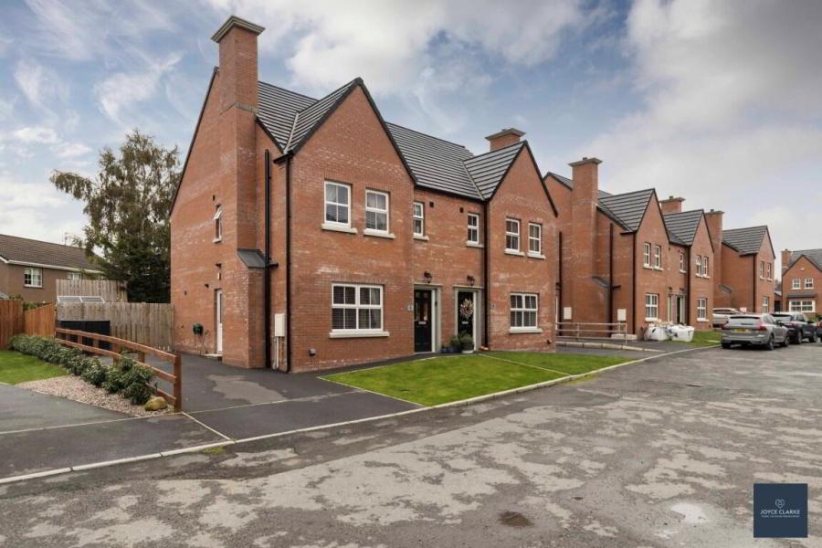 5 Rowan Mews
