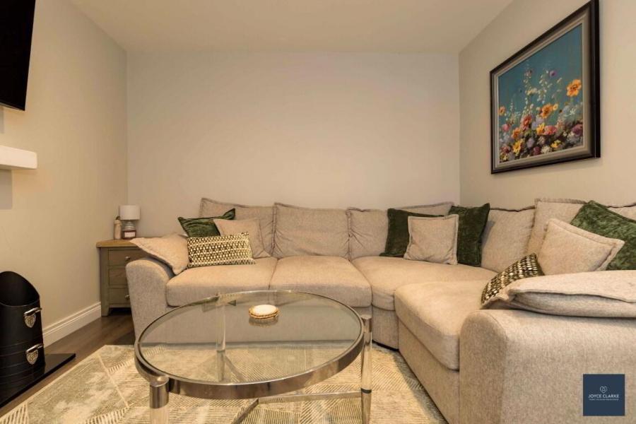 5 Rowan Mews