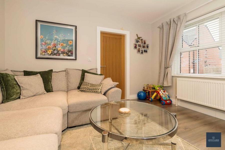 5 Rowan Mews