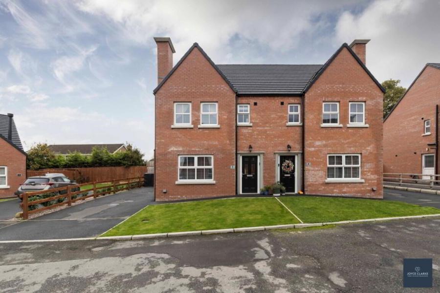 5 Rowan Mews