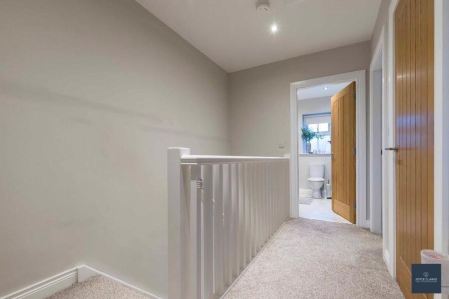 5 Rowan Mews