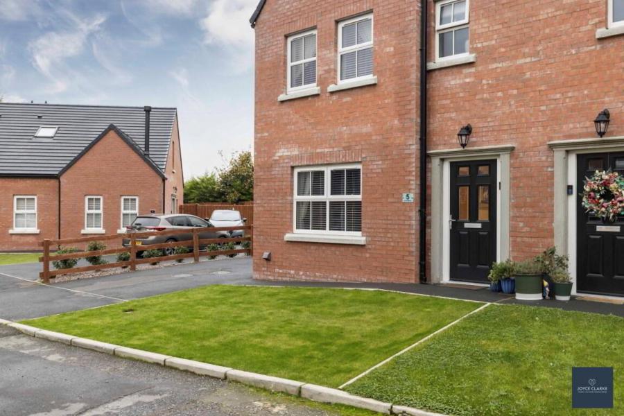 5 Rowan Mews