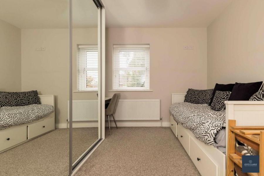 5 Rowan Mews