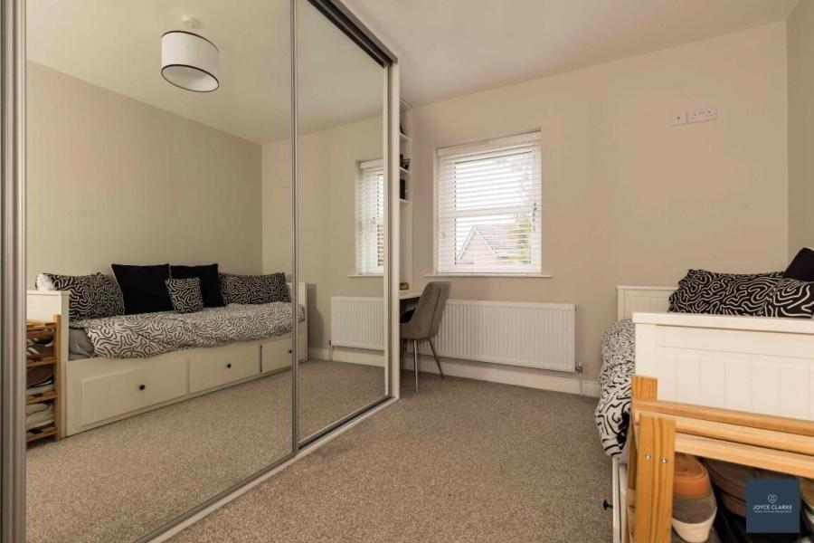 5 Rowan Mews