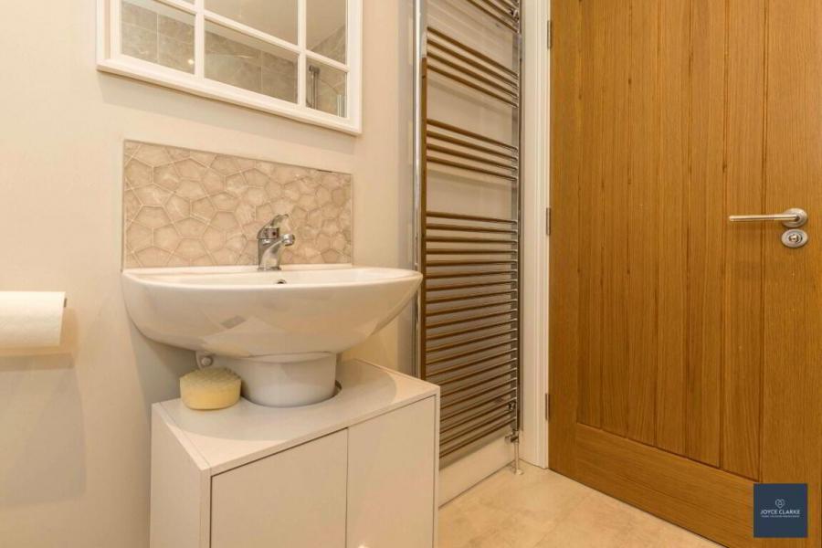 5 Rowan Mews