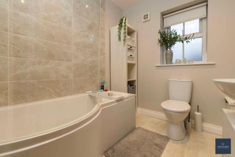 5 Rowan Mews