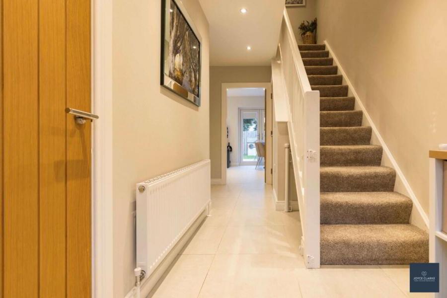 5 Rowan Mews