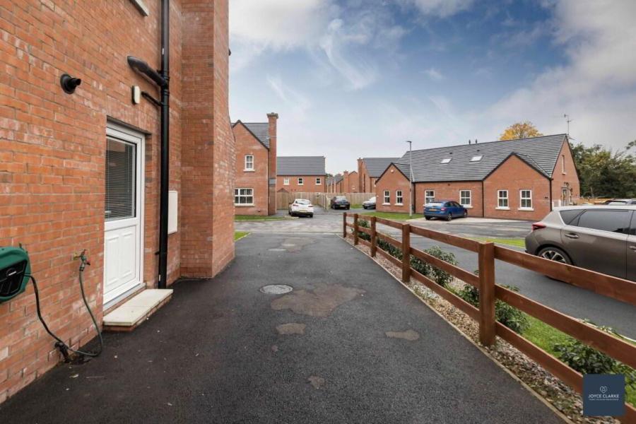 5 Rowan Mews
