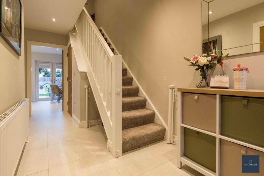 5 Rowan Mews
