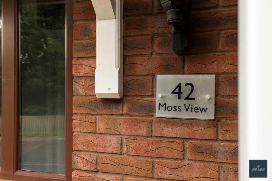 42 Moss View