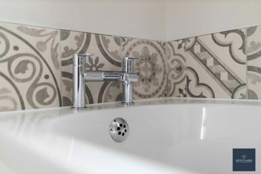 104, Brick, Dickson's Wood