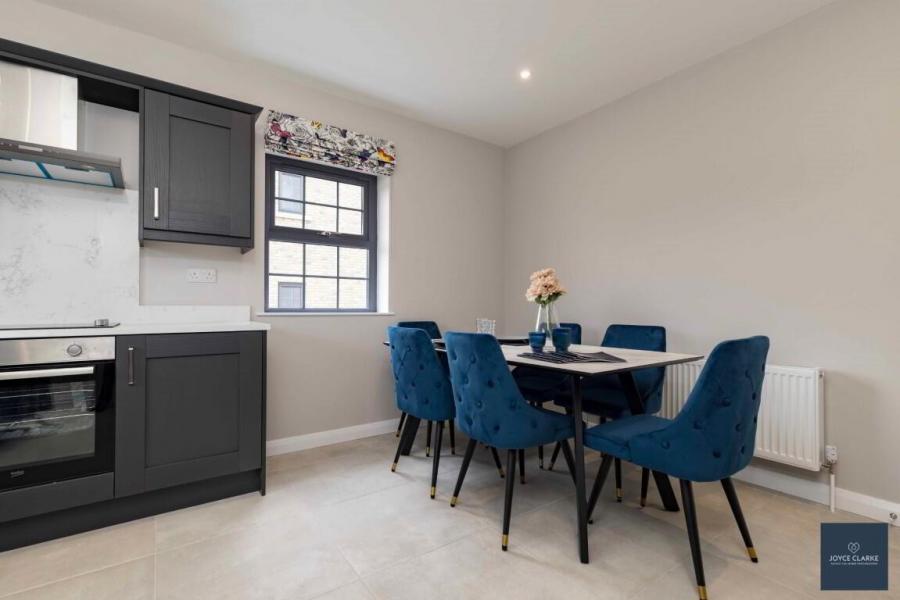 40, Render, Rathview Hall