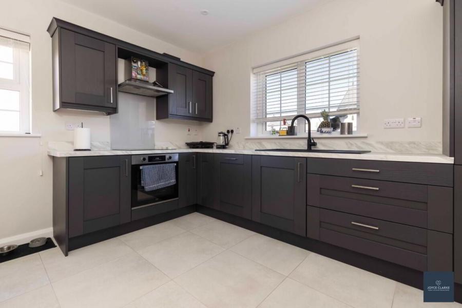 143 Dicksons Wood