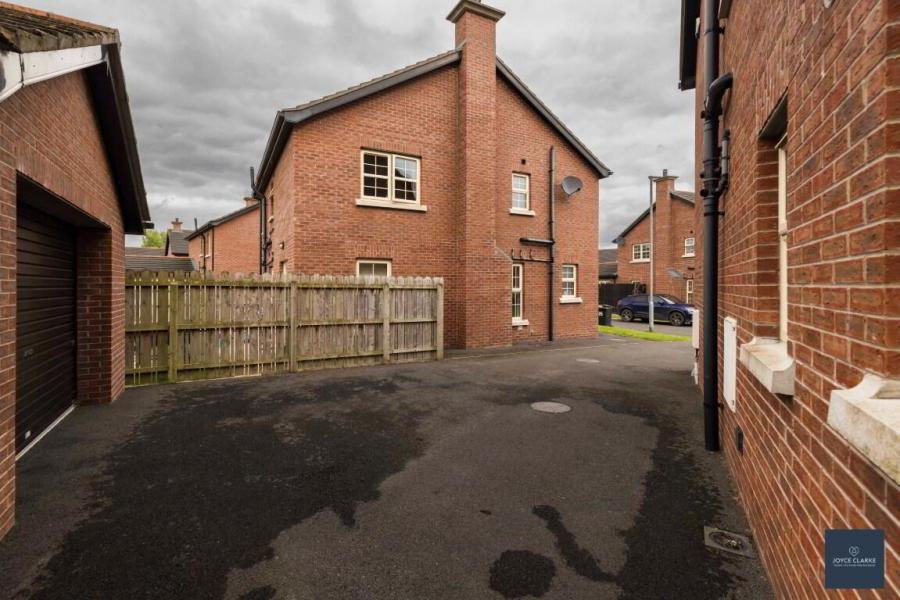 95 Ballynadrone Meadows