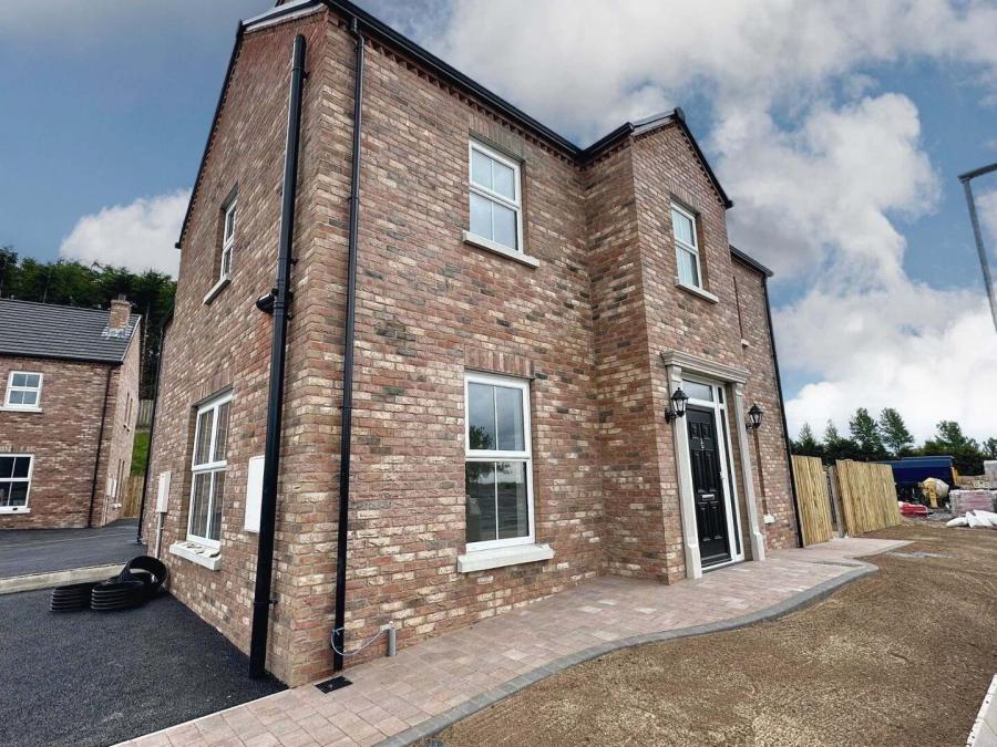 18, Brick, The Spires, Bush Road