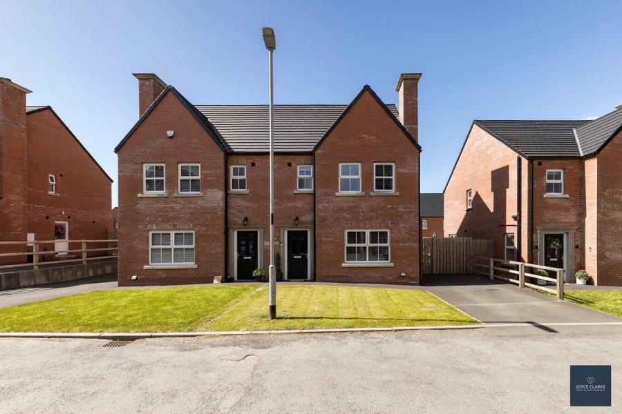 11 Rowan Mews
