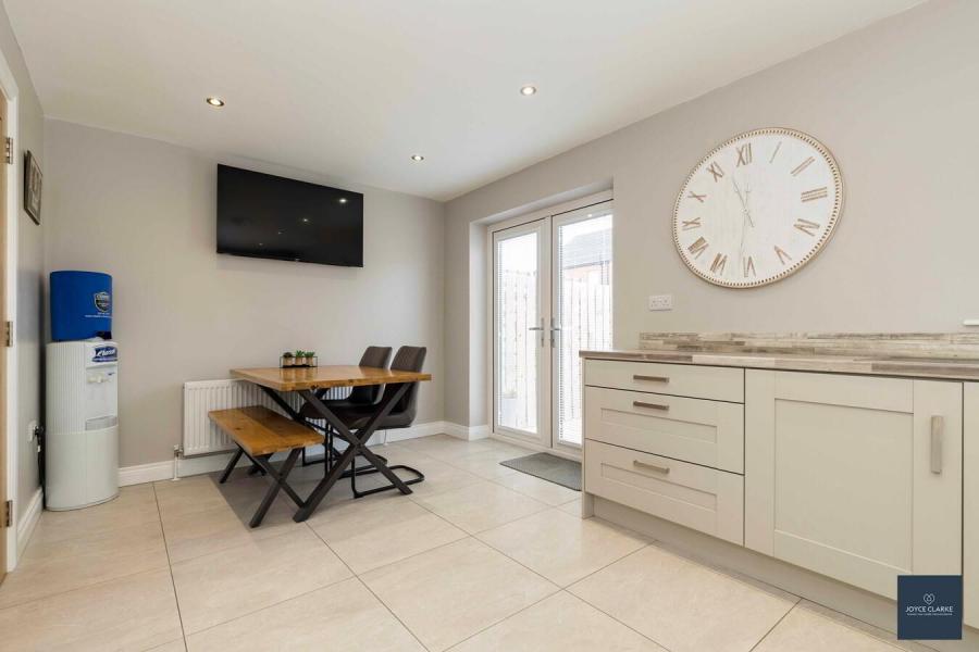 11 Rowan Mews