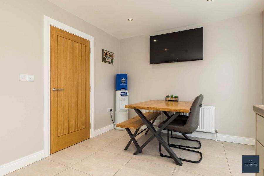 11 Rowan Mews