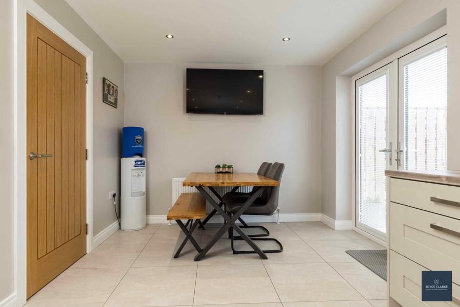 11 Rowan Mews