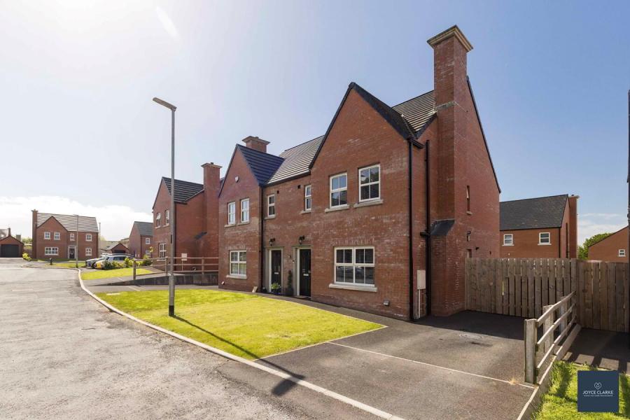 11 Rowan Mews