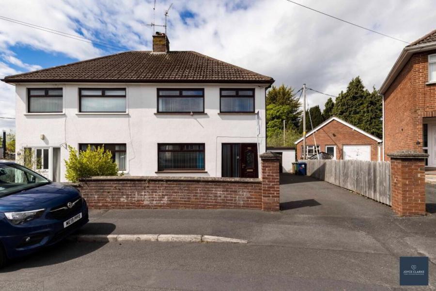 95 Kingsway Drive