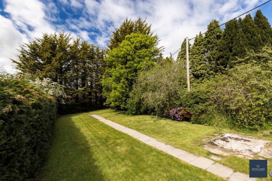 95 Kingsway Drive