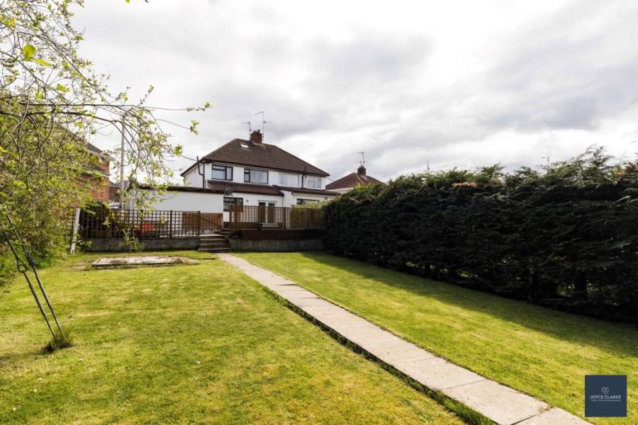 95 Kingsway Drive
