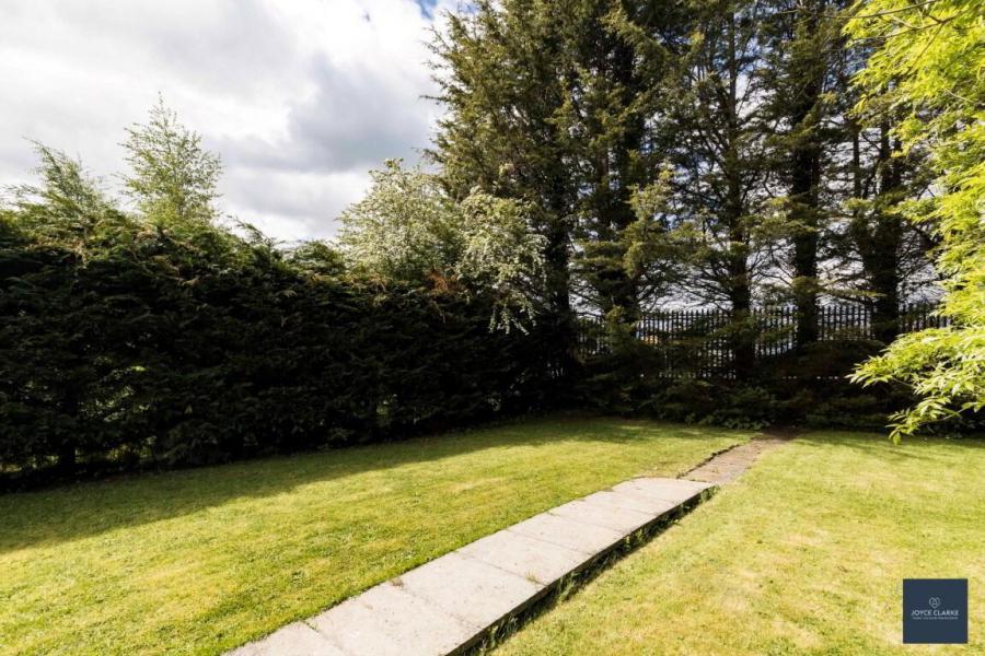 95 Kingsway Drive