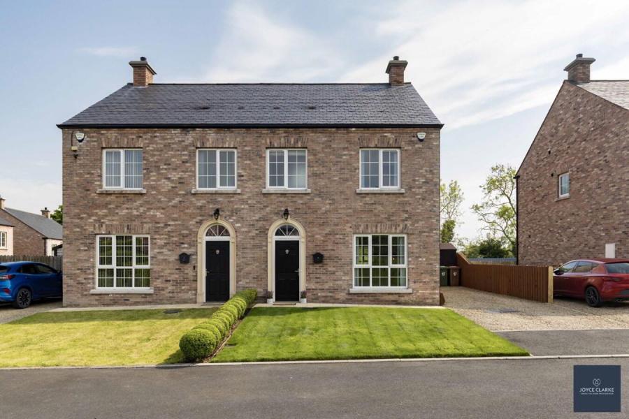 17 Lisnisky Crescent